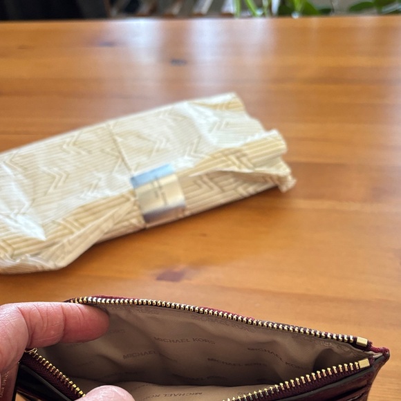 New-no tags Michael Kors Burgundy and Dark Brown Striped Wristlet Clutch - Picture 4 of 7